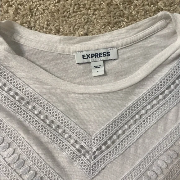 Express top with ruffled sleeves! - Picture 4 of 5